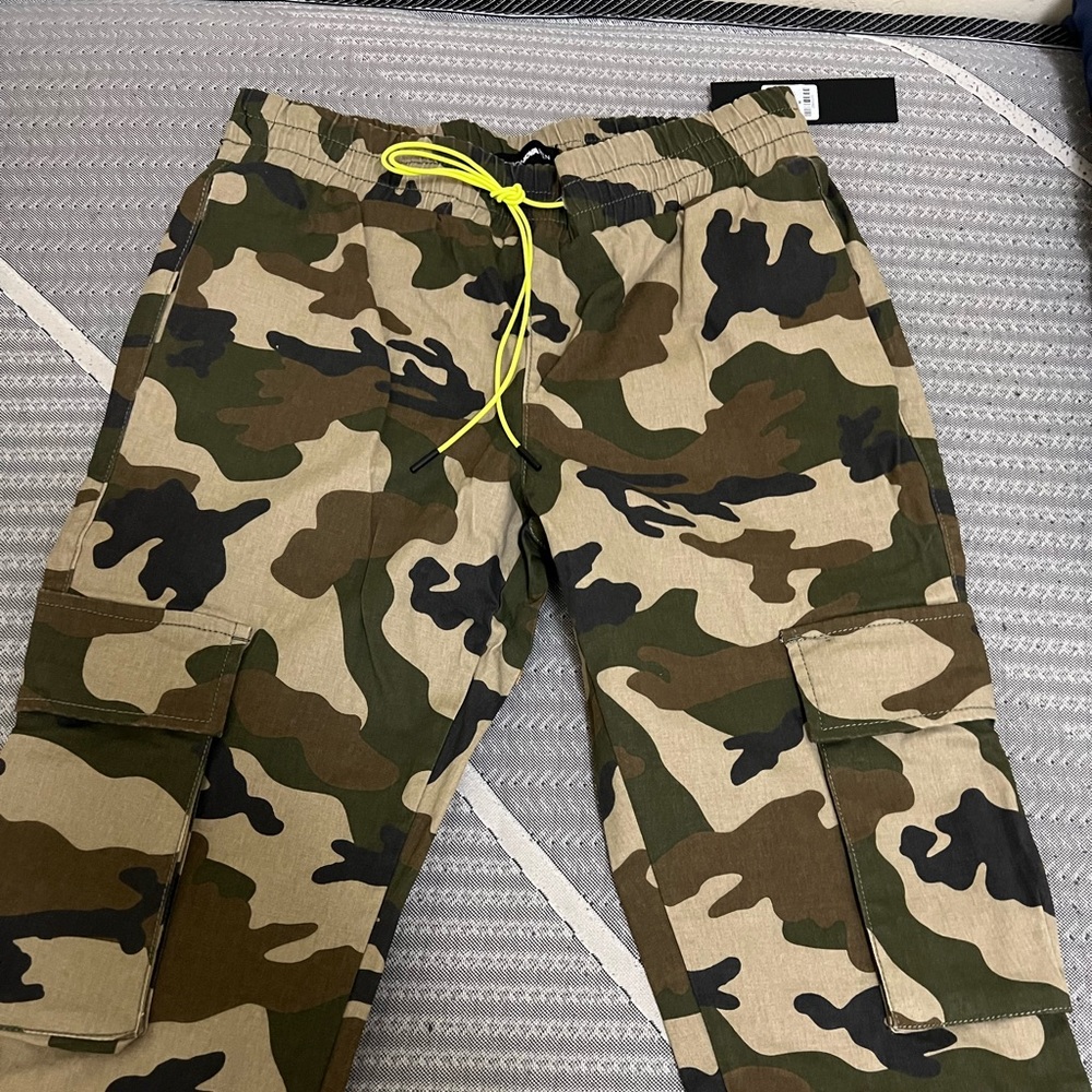 Army style cargo pants